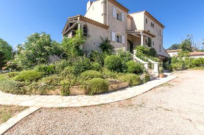 Villa - 220 m² - 8 pièces