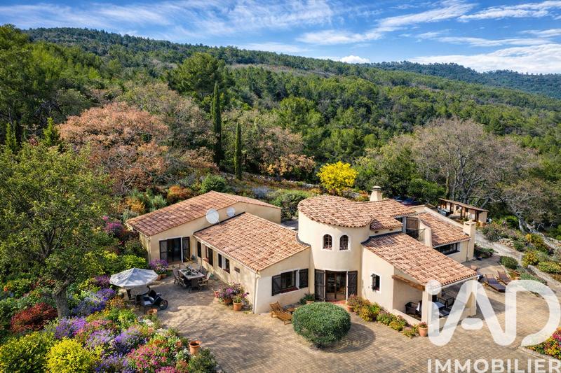 Maison - 232 m² - 6 pièces