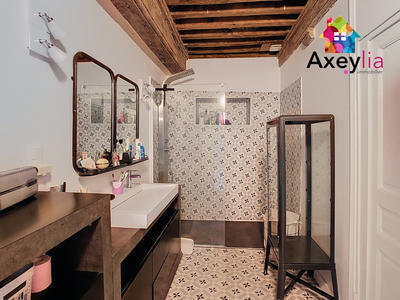 Maison - 200 m² - 7 pièces