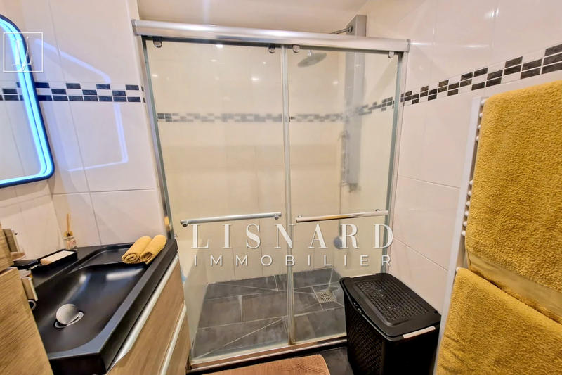 Appartement - 80 m² - 4 pièces