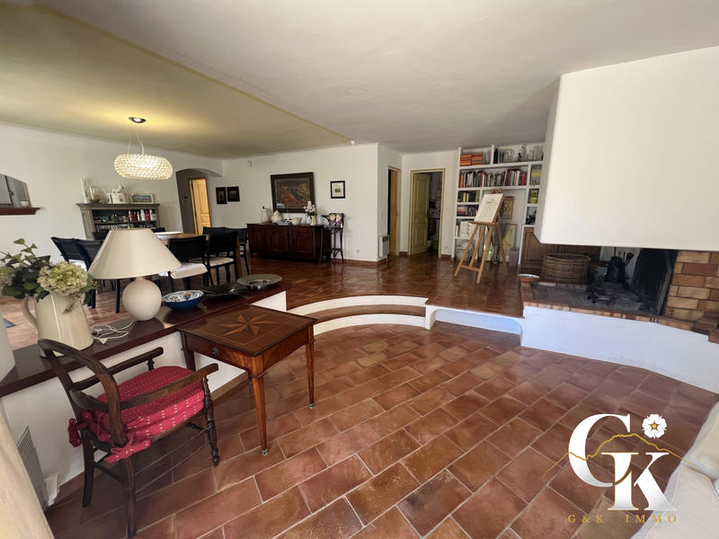 Maison - 250 m² - 7 pièces