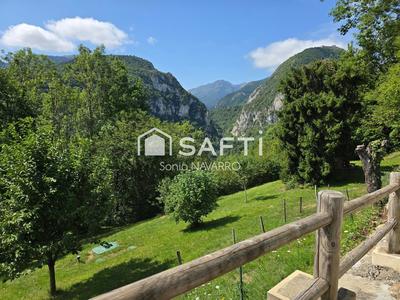 Maison - 180 m² - 8 pièces