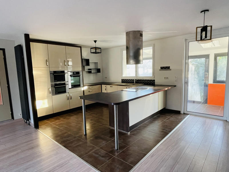 Maison - 211 m² - 7 pièces