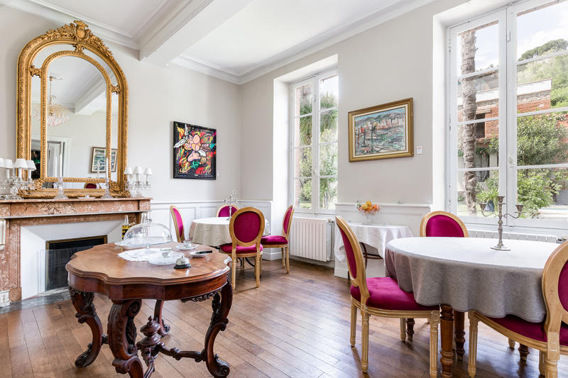 Maison - 450 m² - 11 pièces