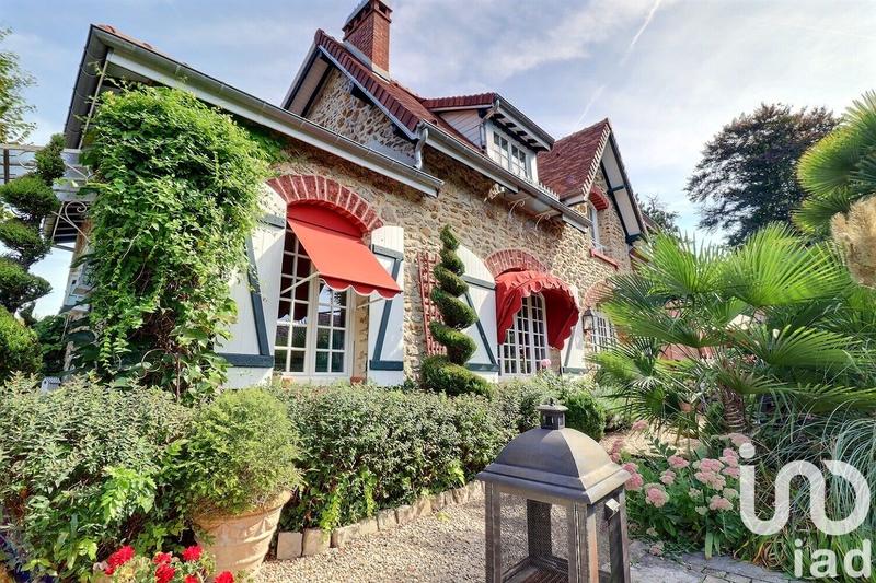 Maison - 250 m² - 10 pièces