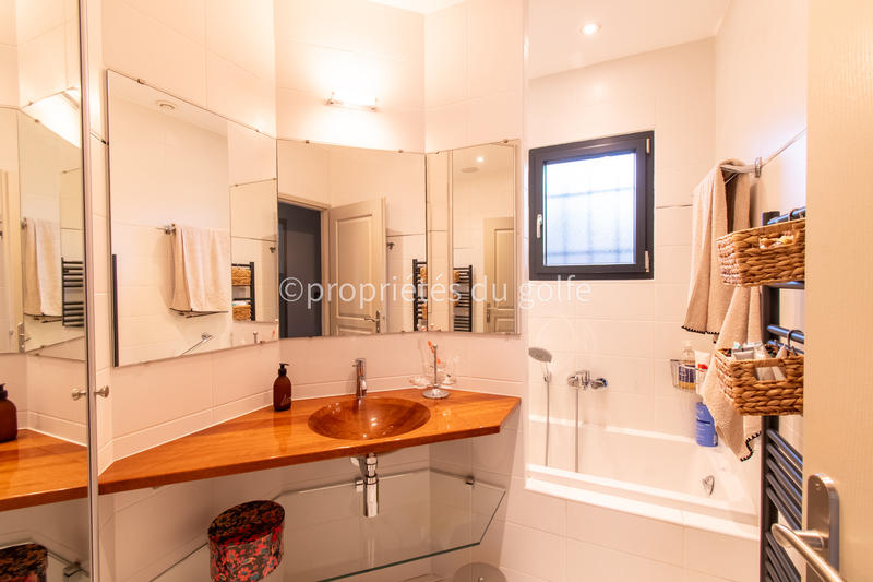 Maison - 210 m² - 9 pièces