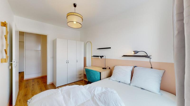 Appartement - 85 m² - 5 pièces