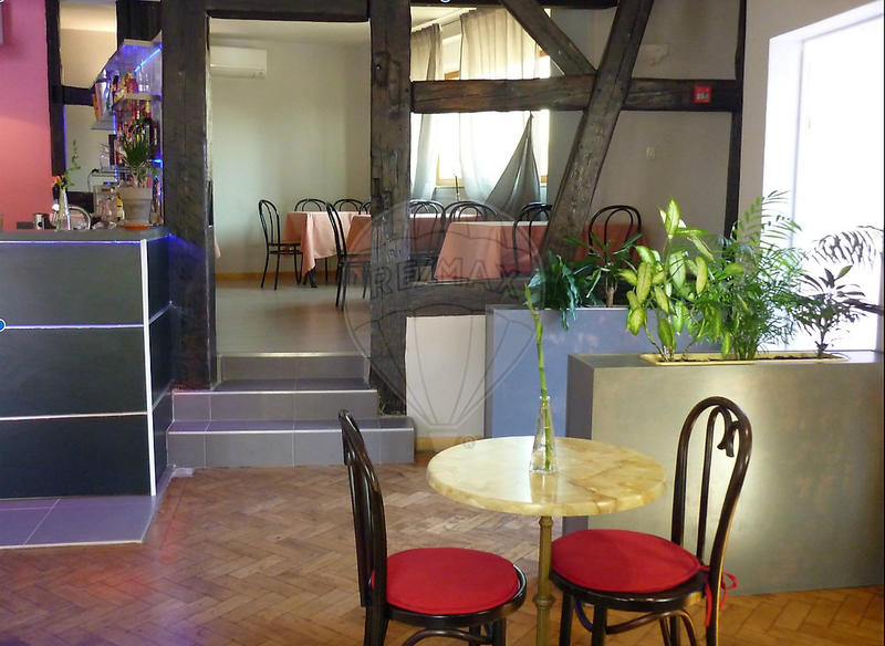 Local commercial - 200 m² - 5 pièces