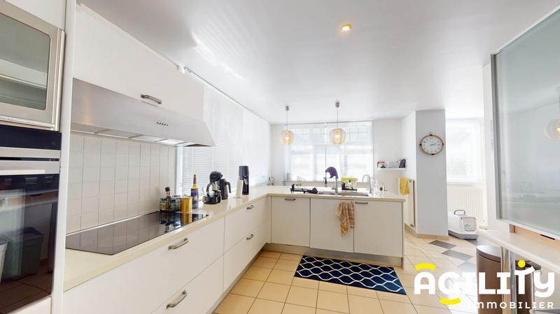 Maison - 272 m² - 7 pièces