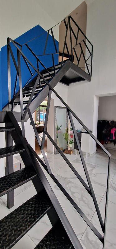 Maison - 236 m² - 8 pièces