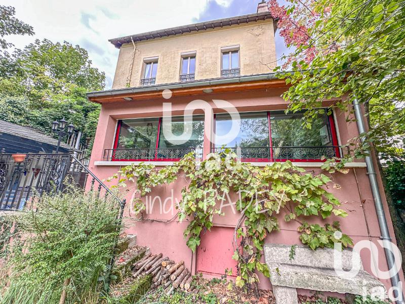 Maison - 220 m² - 9 pièces