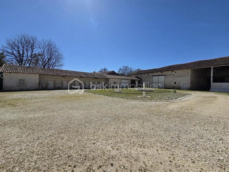 Propriété - 245 m² - 7 pièces