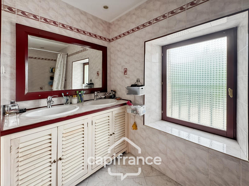 Maison - 197 m² - 9 pièces