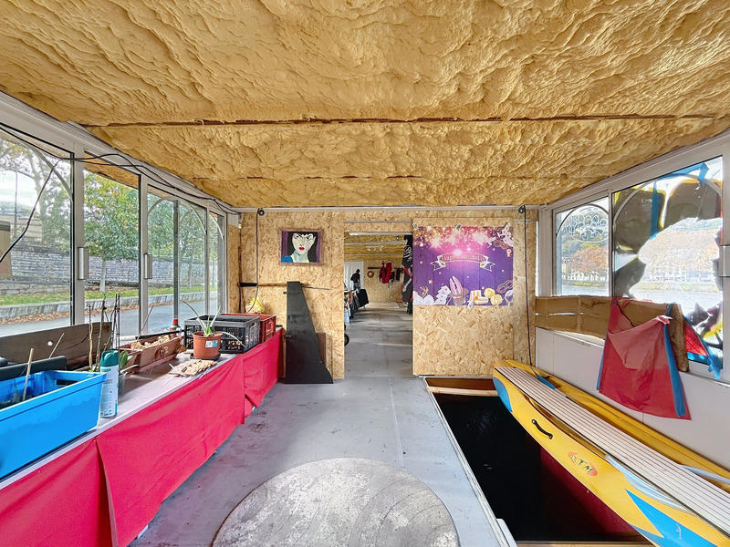 Péniche - 204 m² - 5 pièces