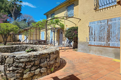 Mas - 900 m² - 10 pièces