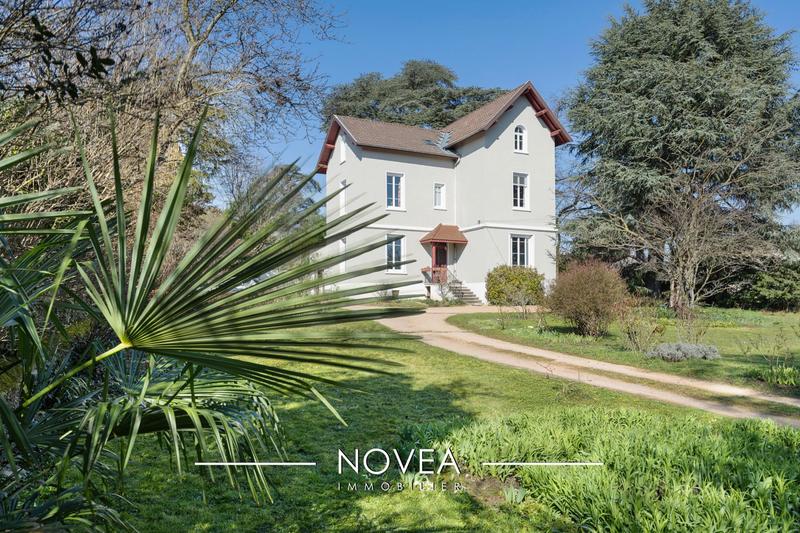 Maison ancienne - 210 m² - 8 pièces