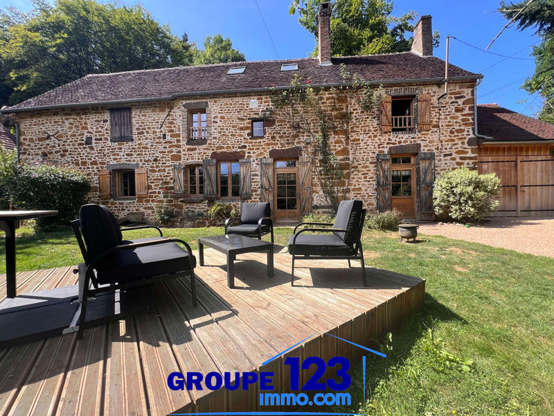 Maison - 240 m² - 8 pièces