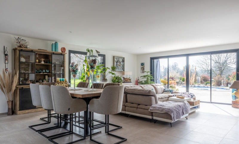 Maison - 243 m² - 7 pièces