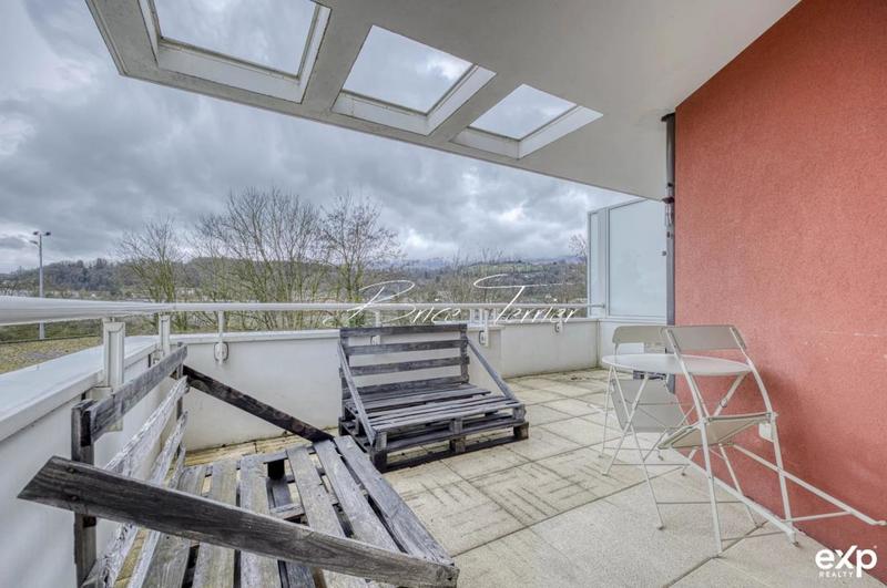 Appartement - 93 m² - 5 pièces