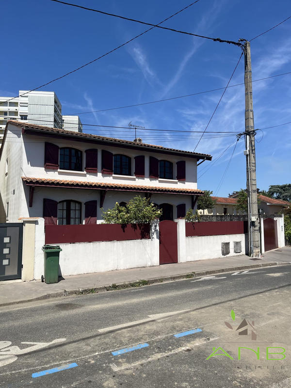 Maison - 188 m² - 9 pièces