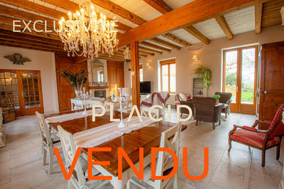 Maison - 242 m² - 6 pièces