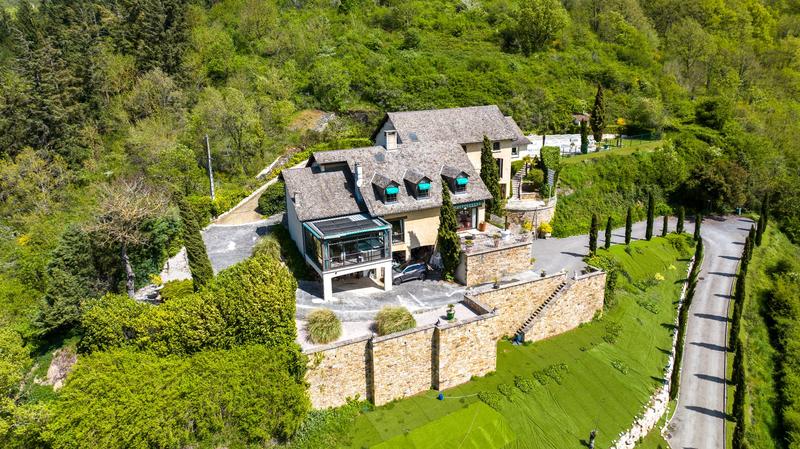 Maison - 600 m² - 12 pièces