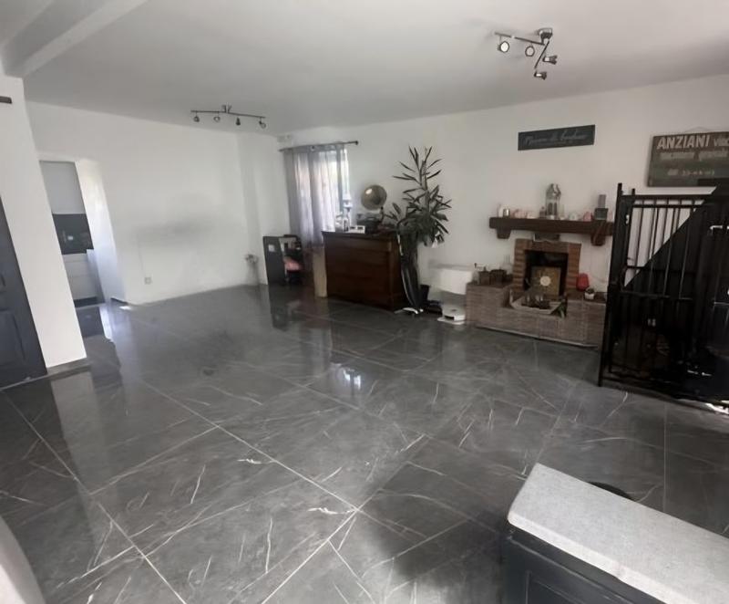 Villa - 262 m² - 9 pièces