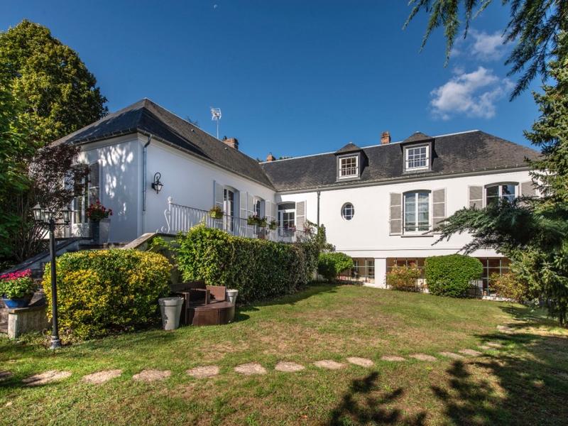 Maison - 266 m² - 9 pièces