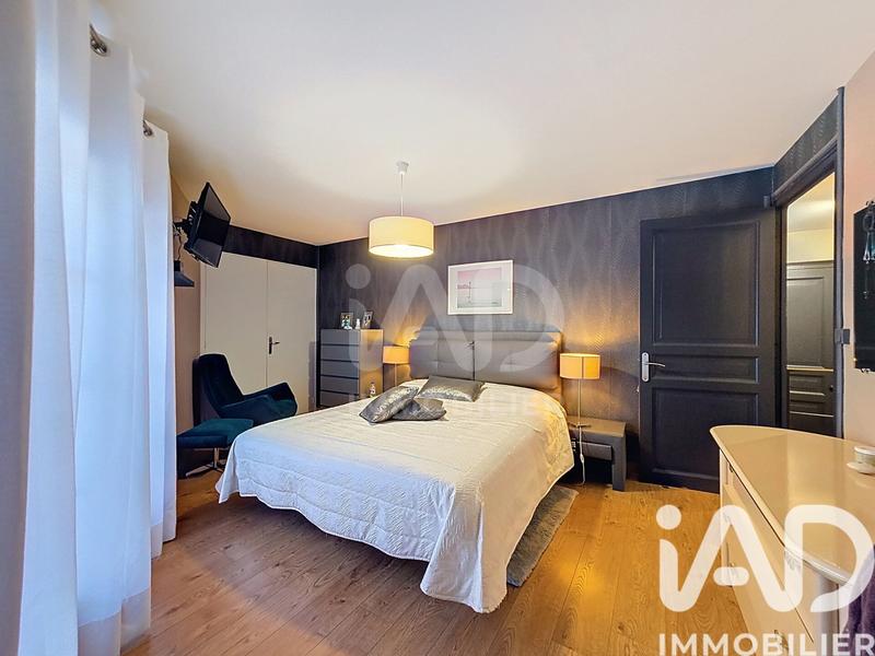 Maison - 250 m² - 8 pièces