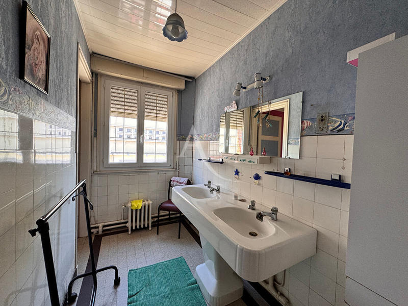 Maison - 222 m² - 9 pièces