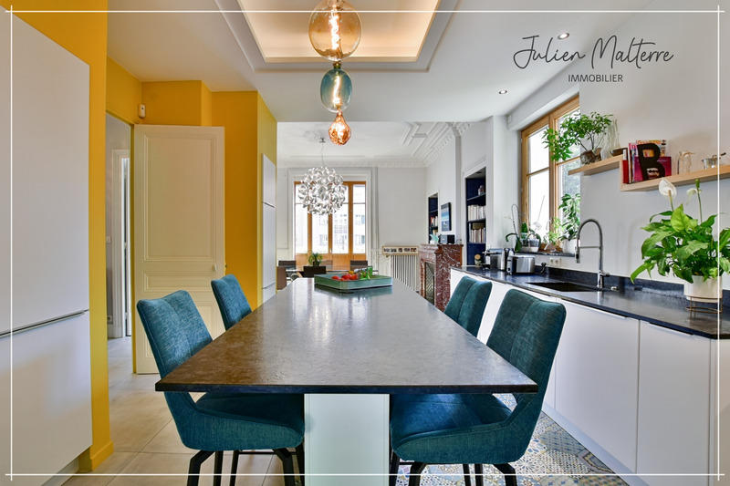 Maison bourgeoise - 211 m² - 8 pièces