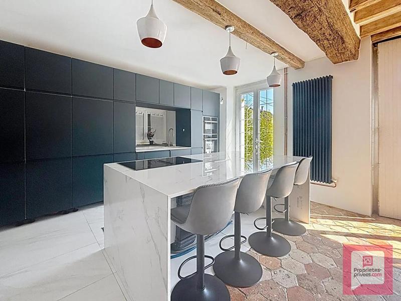 Maison - 250 m² - 9 pièces