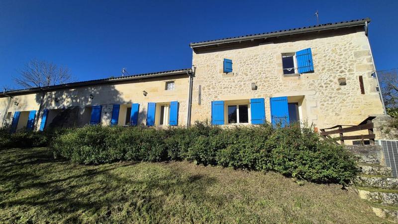 Maison - 239 m² - 8 pièces