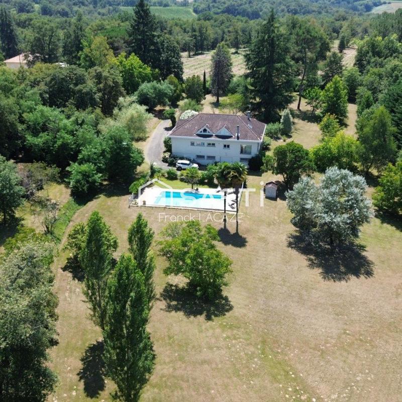 Maison - 300 m² - 11 pièces