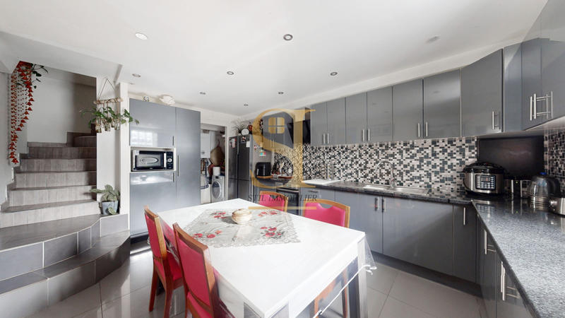 Maison - 106 m² - 5 pièces