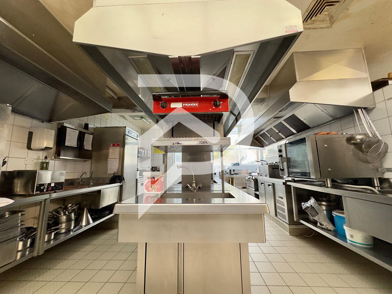 Local commercial - 2 000 m²