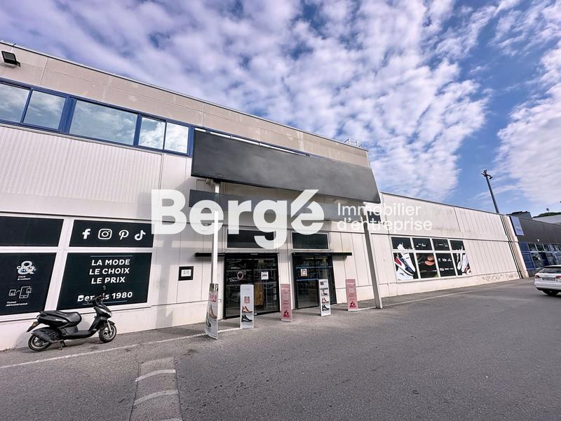 Local commercial - 912 m²