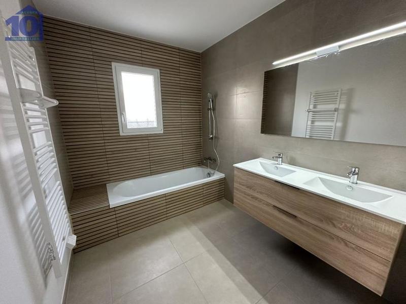 Maison - 102 m² - 4 pièces