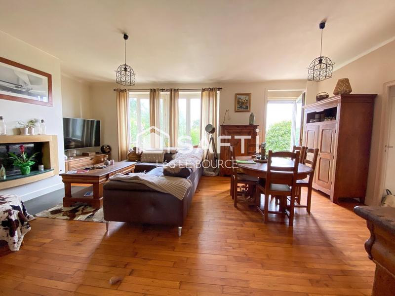 Maison - 223 m² - 8 pièces