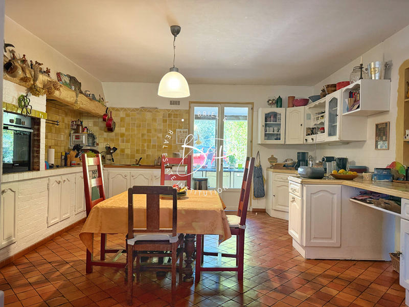 Maison - 301 m² - 13 pièces