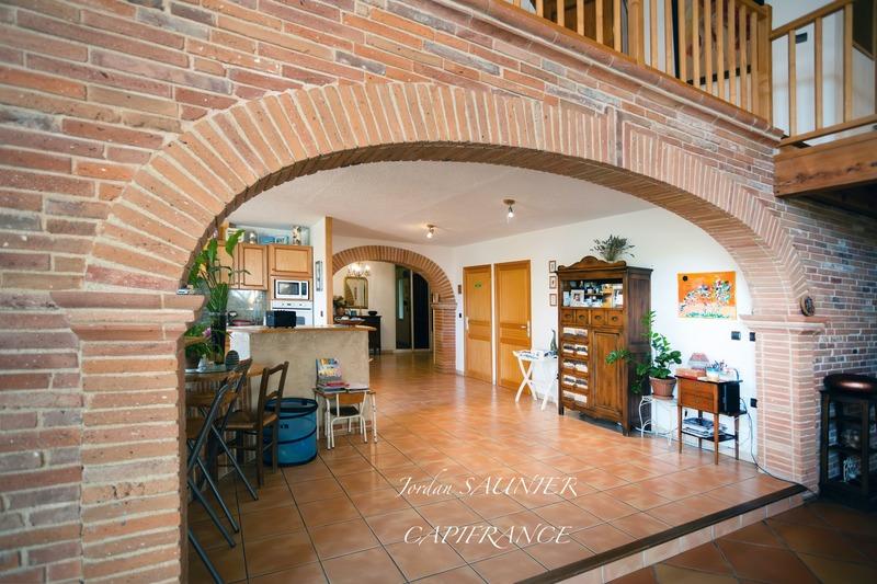 Maison traditionnelle - 372 m² - 8 pièces