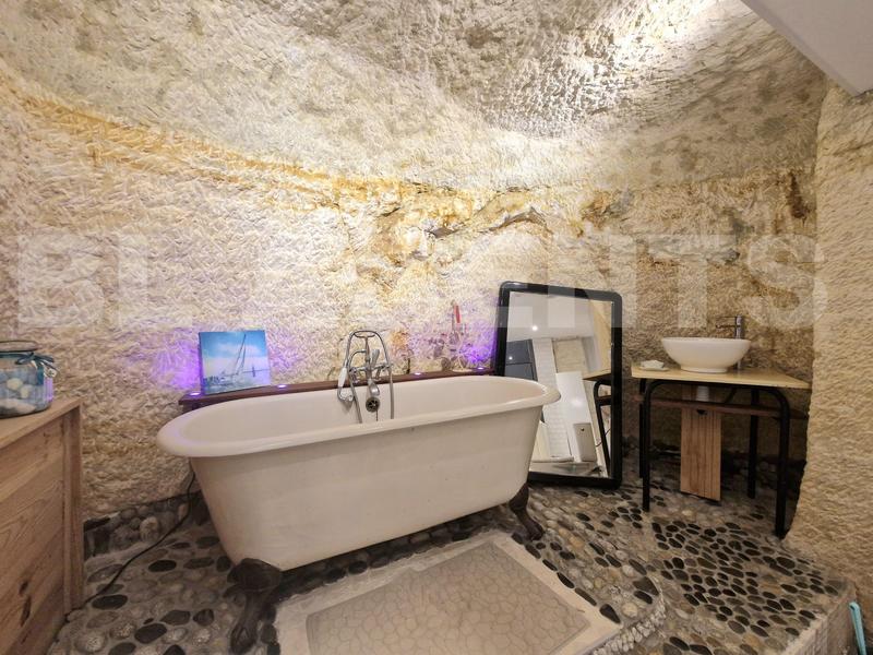 Maison - 220 m² - 8 pièces