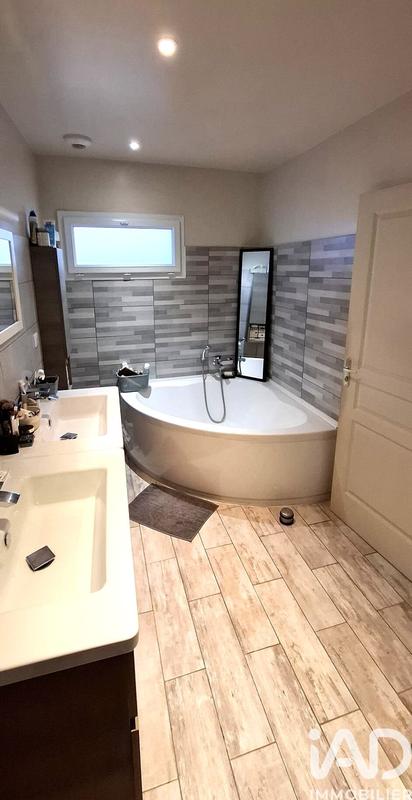 Maison - 175 m² - 9 pièces