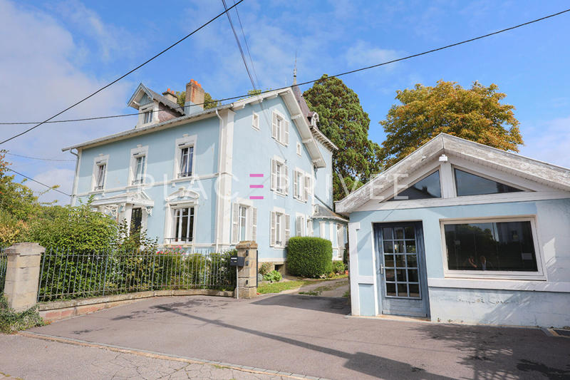 Maison - 435 m² - 16 pièces