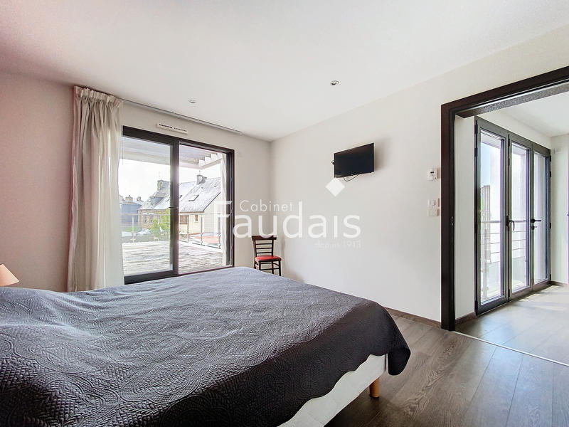 Maison - 224 m² - 8 pièces