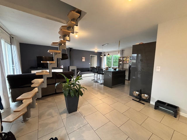 Maison - 150 m² - 8 pièces