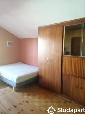 Chambre - 100 m² - 1 pièce