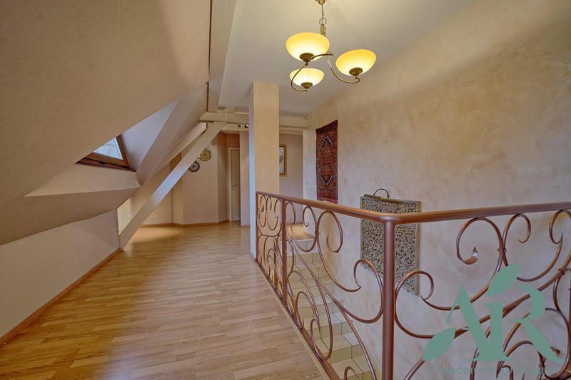 Maison - 268 m² - 5 pièces