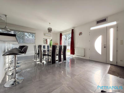 Maison - 220 m² - 7 pièces