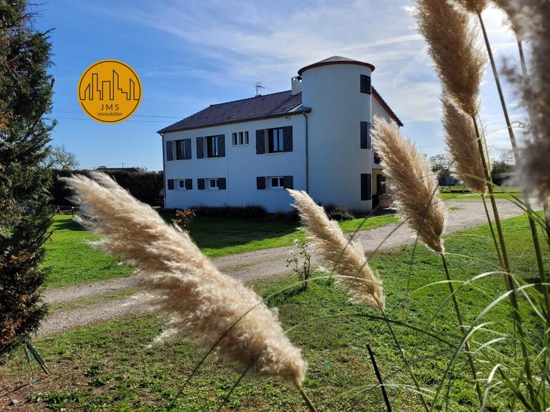 Maison - 240 m² - 8 pièces